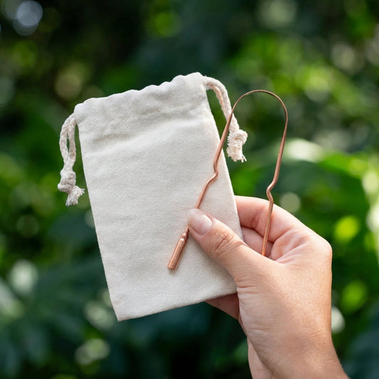 Gratte-langue en cuivre : bienfaits, utilisation et pourquoi en adopter un